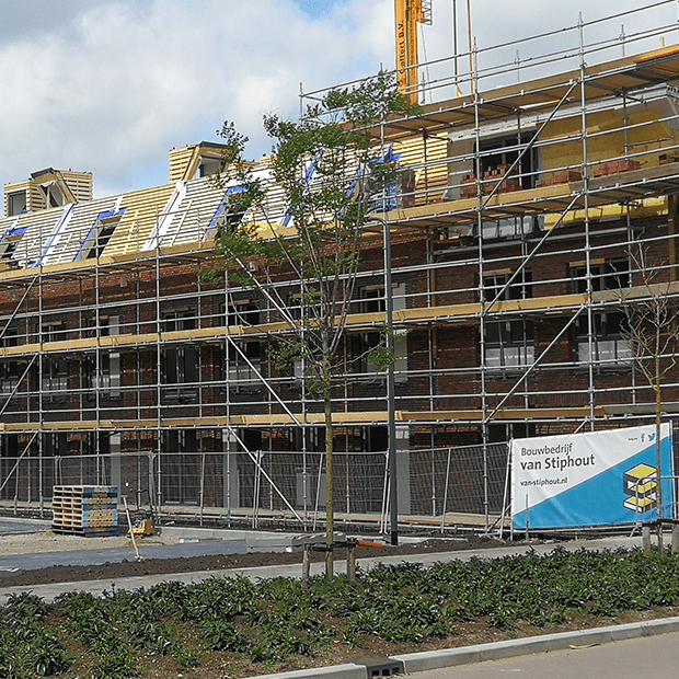 Afix fast X52 facade scaffolding with wooden deck in Hertogenbosch - Van Stiphout