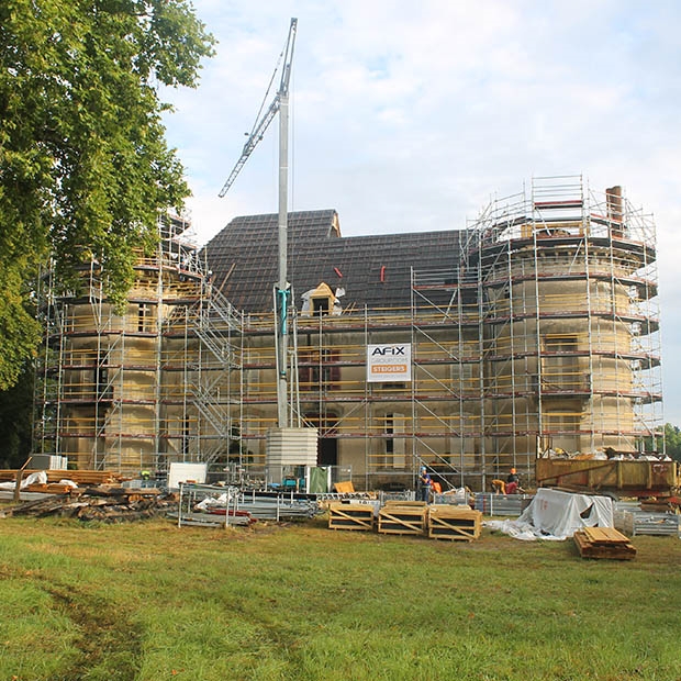 Afix fast X52 facade scaffolding for renovation castle Planckaert - Lurcy