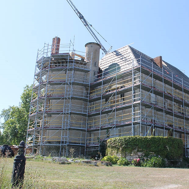 Afix fast X52 facade scaffolding for renovation castle Planckaert - Lurcy