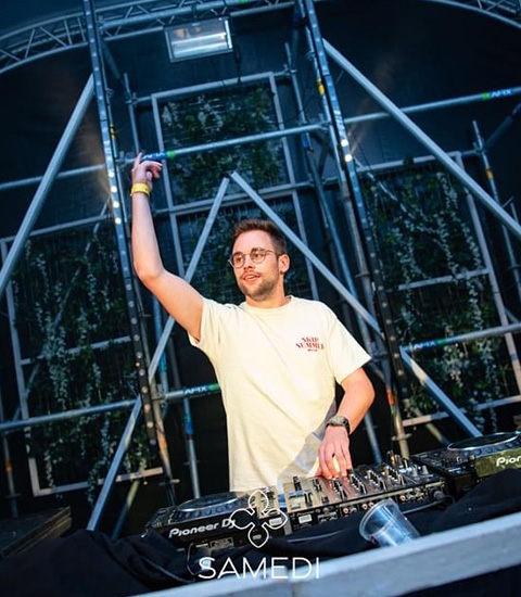 Afix fast X52 steiger opstelling voor DJ set - Samedi Brussel