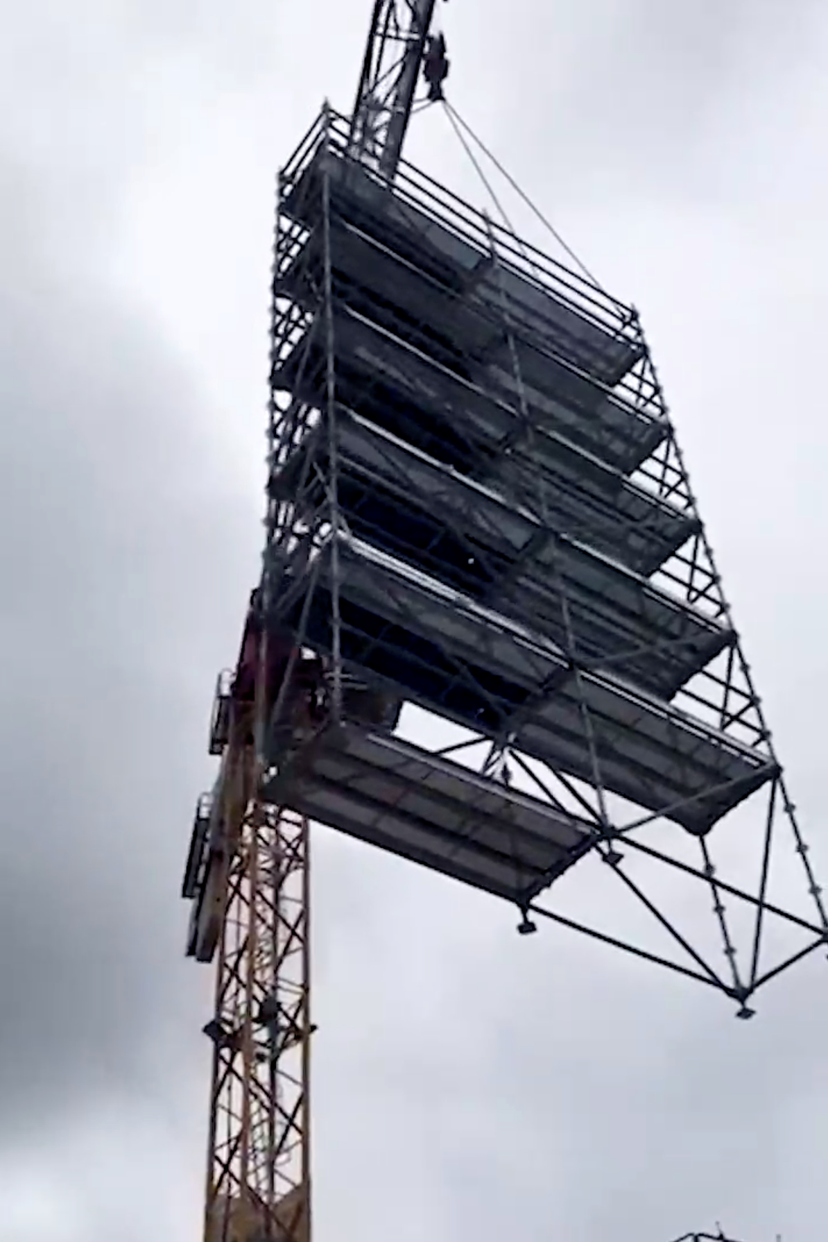 Afix fast X52 hoisting of construction scaffold