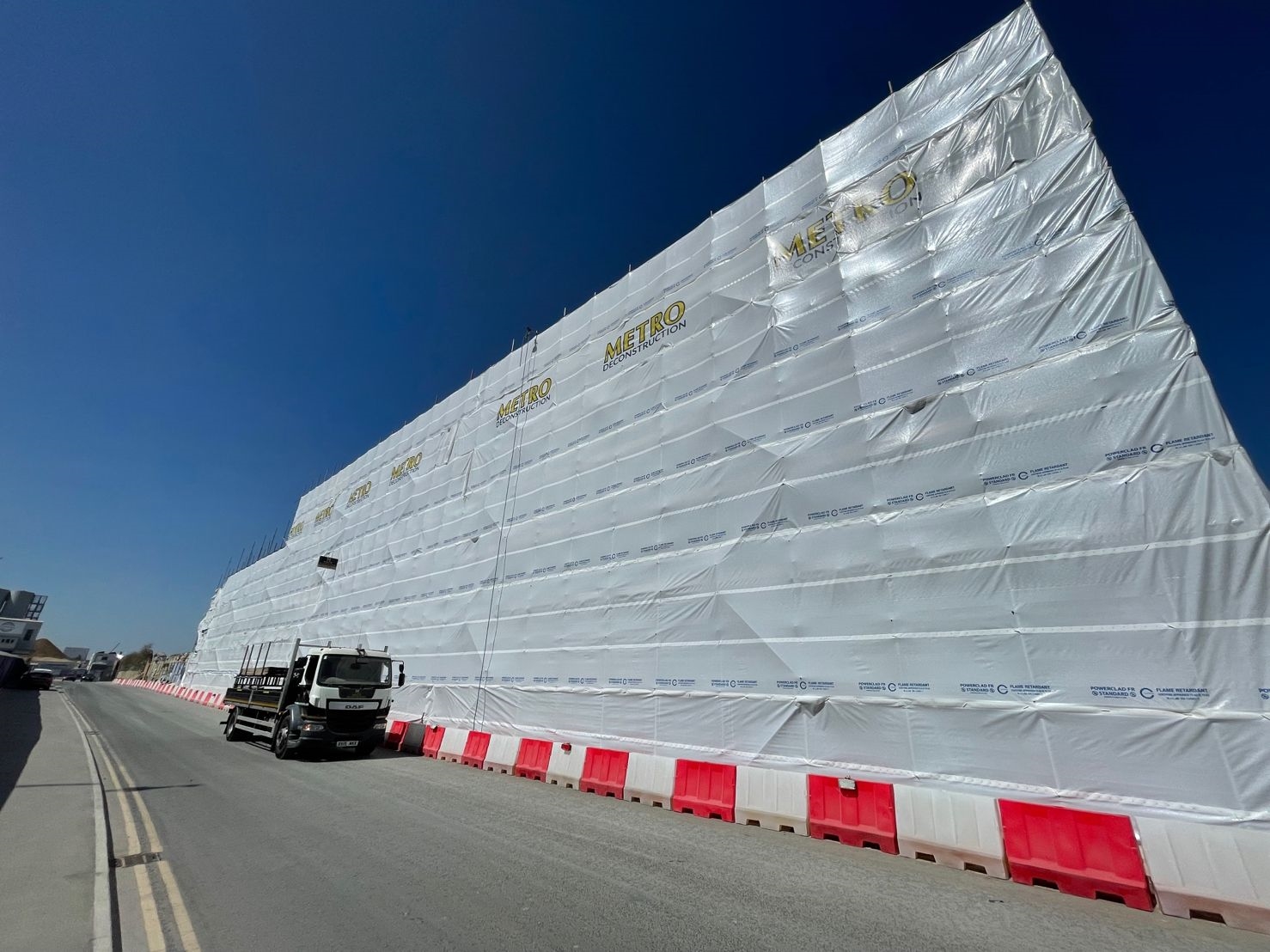 23 04 Mack Scaffolding