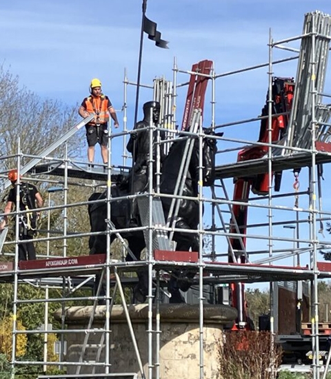 24 02 Yvelines Statue Templier